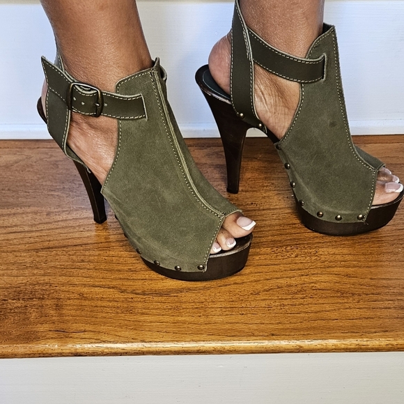 Baker's Suede Olive Green Open Toe Platform Heels - Picture 4 of 4